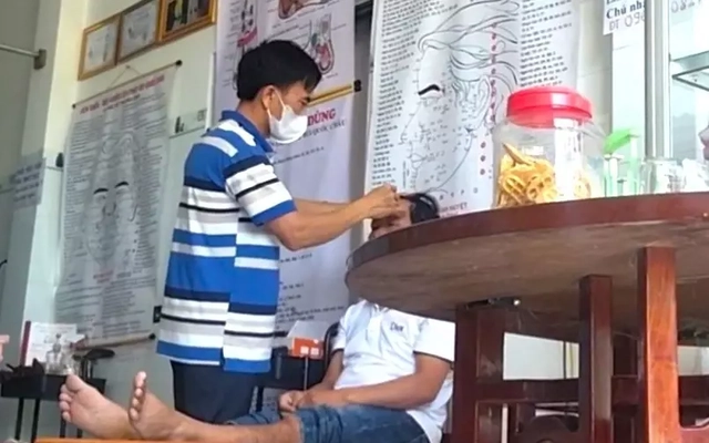 Kỳ lạ, mắc bệnh tâm thần nặng vẫn ‘chữa bệnh’ cho người khác