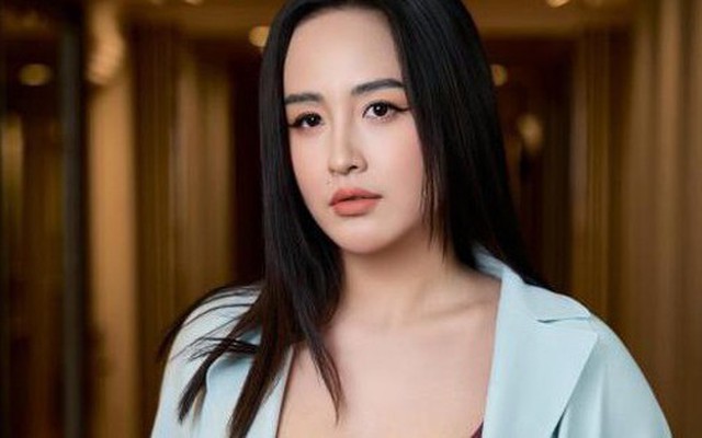 Hoa hậu Việt "đủ đầy" đến mức ngột ngạt