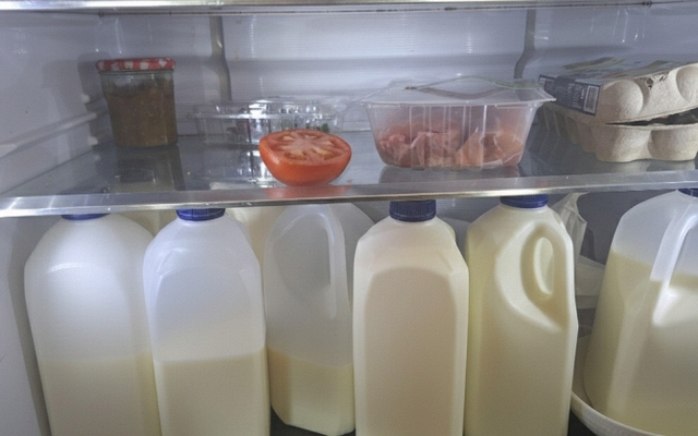 2 vợ chồng cùng mắc ung thư gan, bác sĩ phát hiện "thủ phạm" ngay trong tủ lạnh: "Đừng bao giờ uống sữa theo kiểu này"