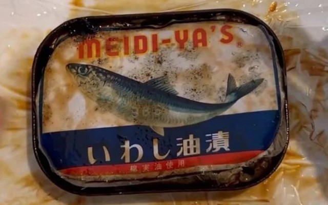 Hộp cá mòi bị “bỏ quên” hơn 50 năm được mở ra: Chuyên gia nhìn thấy gì mà vội cảnh báo?