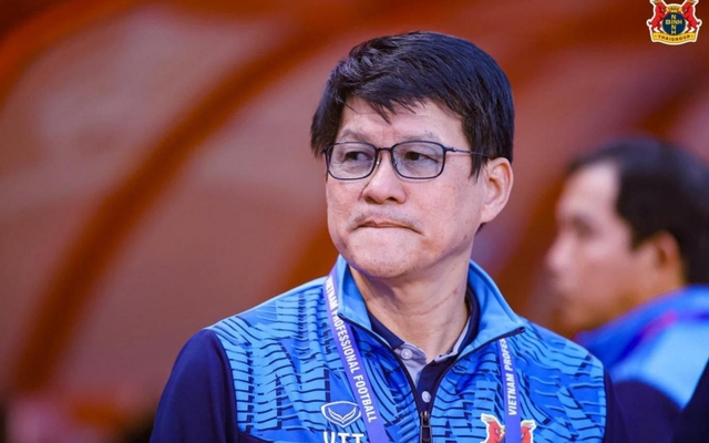 Danh sách ĐTVN bất ngờ gây tranh cãi, HLV V.League công khai chỉ trích “không có nước nào làm vậy”