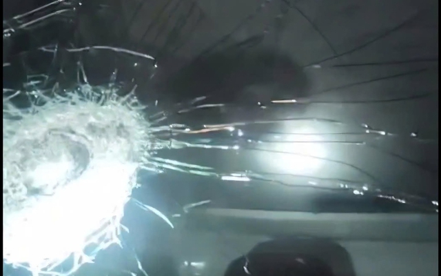 Nhiều ô tô vỡ kính khi chạy trên cao tốc qua Quảng Trị, nghi bị ném đá