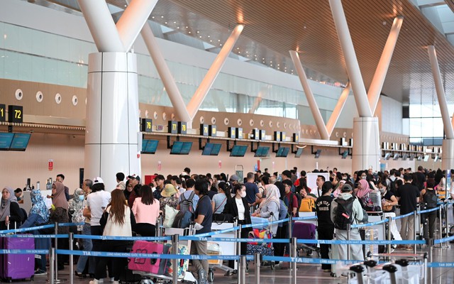 Người Việt mua vé máy bay dịp lễ 30/4 - 1/5 cần đặc biệt chú ý