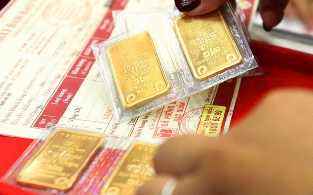 Giá vàng giảm mạnh, người mua vàng sau một tuần đã lỗ nặng 12 triệu đồng/lượng