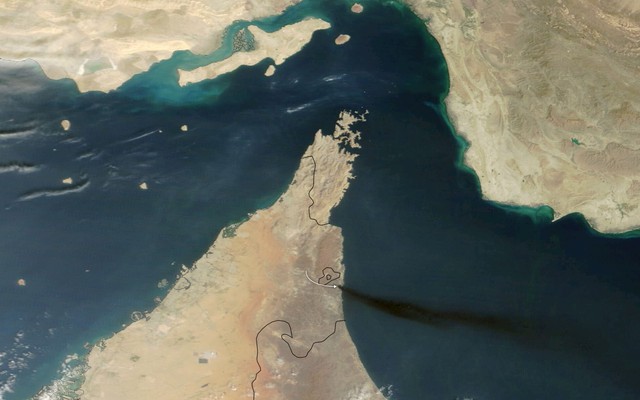 Iran bất ngờ chỉ cách để tàu thuyền đi qua eo biển Hormuz