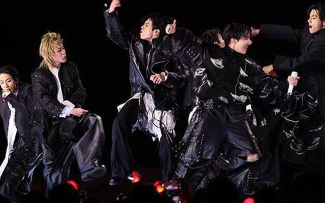 Cảnh sát chặn người mang dao, súng điện vì đêm nhạc BTS