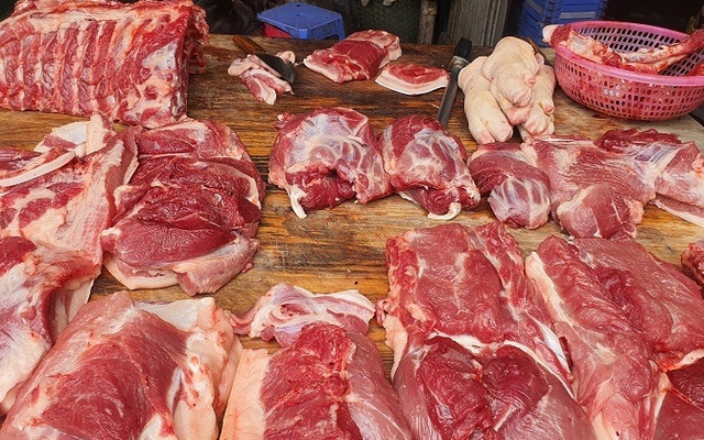 Mẹo "xương máu" phân biệt thịt lợn tươi - ôi, người bán không bao giờ qua mắt được bạn