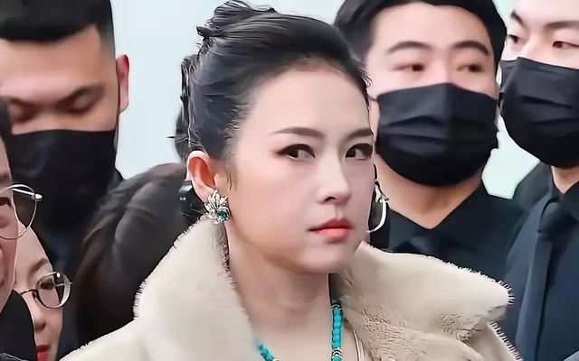 Quy tắc ngầm từ vụ Chương Tử Di lườm nguýt đàn em