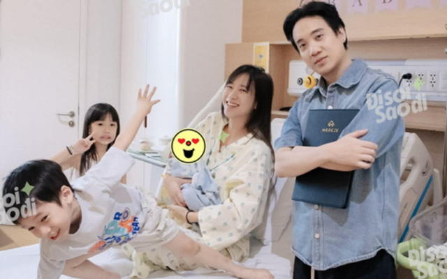 Dù ngoài kia có bão tố gì, thì đây là gia đình JustaTee - Trâm Anh bên cạnh bé thứ 3 vừa sinh!