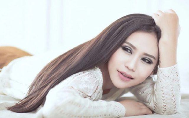 Nữ ca sĩ 43 tuổi bị cắt tiết mục khi đi hát lót: "Tôi uất ức"