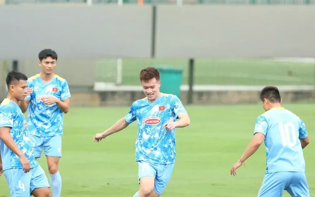 Khuất Văn Khang cùng các đồng đội hướng đến mục tiêu thắng Malaysia vào ngày 31-3