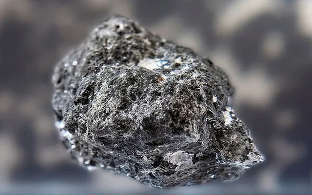 Mở niêm phong sau nửa thế kỷ, mẫu vật từ tàu NASA gây sốc