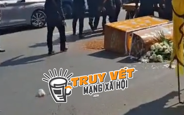 Xôn xao clip đạo tì ở TPHCM làm rơi quan tài trong lúc đưa tang