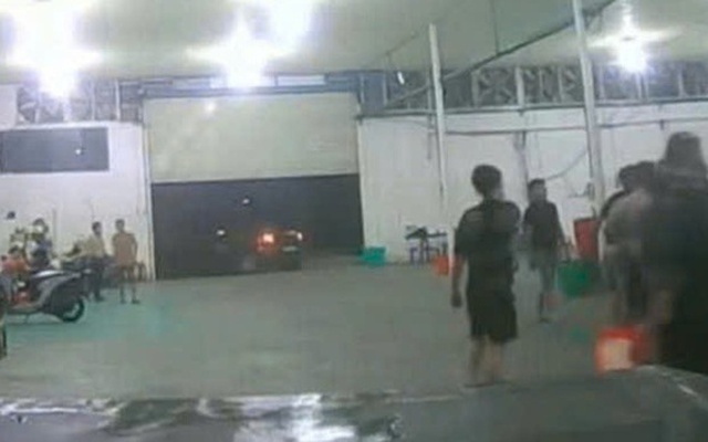 CLIP: Kinh hoàng cảnh rượt đuổi, hành hung dã man thương lái mua sầu riêng