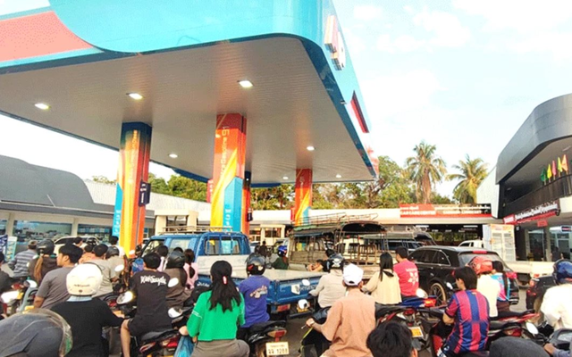 Nước láng giềng Việt Nam thu nhập bình quân 5 triệu đồng/tháng, nay giá xăng tăng top đầu thế giới