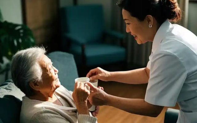 10 năm làm nghề chăm sóc người già, tôi nhận ra: Người về hưu dư dả hay chật vật không nằm ở lương hưu, mà ở 3 quyết định tài chính này