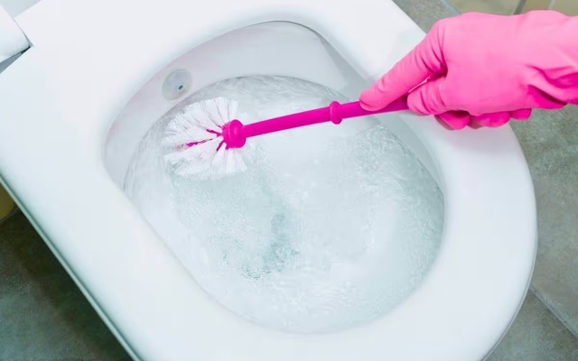 Loại nước giúp giữ bồn cầu sạch bóng mà không cần dùng thuốc tẩy độc hại