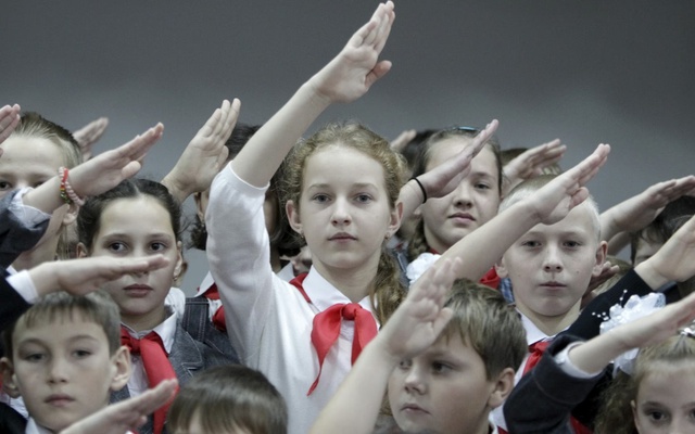 Vì sao người Nga hiếm khi cười với người lạ?