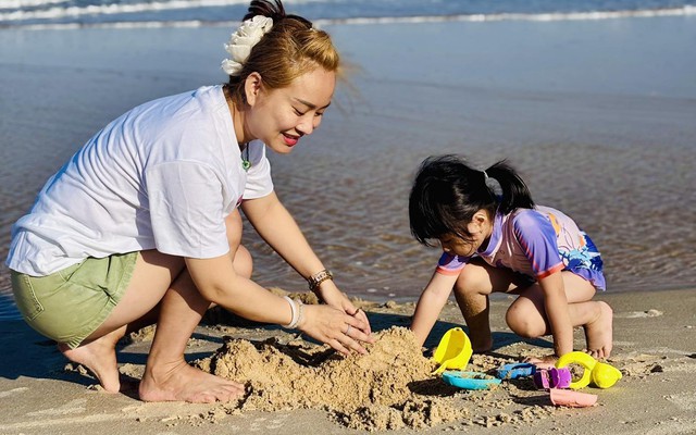 Mẹ đơn thân có 2 con riêng ngoại hình giản dị nhưng nam ca sĩ Việt vẫn si mê suốt 15 năm