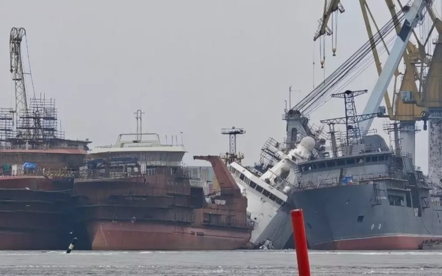 Tàu phá băng chiến đấu tối tân nhất của Nga hỏng nặng sau vụ tấn công