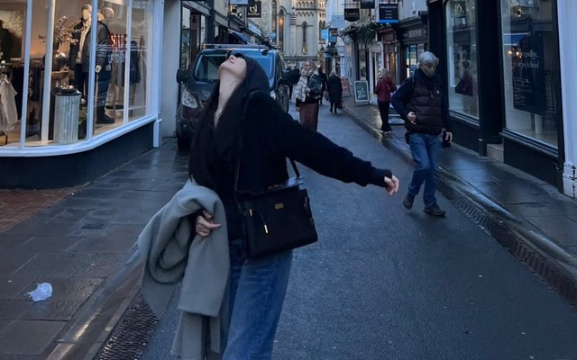 “Vừa làm vừa khóc” và sự thật về cuộc sống du học: Vì sao những “siêu nhân” xứ người lại sợ nhất các cuộc gọi về nhà?