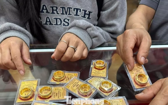 Giá vàng quay đầu giảm mạnh