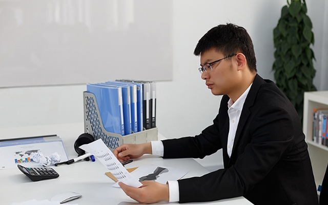 Tình cờ gặp sếp cũ đã nghỉ hưu, tôi lặng lẽ trả tiền bữa ăn, ai cũng cười: Nửa tháng sau, tất cả phải nín lặng