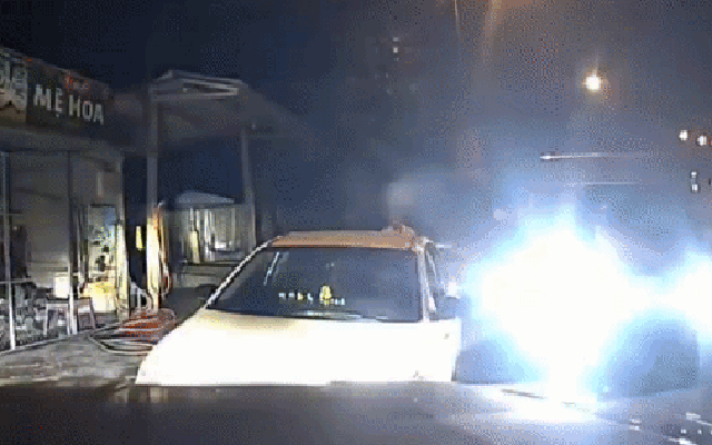 CLIP: Gay cấn cảnh bắt 2 đối tượng lái ô tô chở ma túy ở Quảng Trị