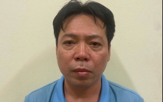 Ra lệnh bắt tạm giam tài xế đang nghe điện thoại, gây tai nạn khiến 2 người tử vong