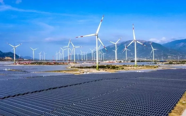 Năng lượng tái tạo: Bao giờ dòng vốn tỷ USD ‘mắc cạn’ được khơi thông?