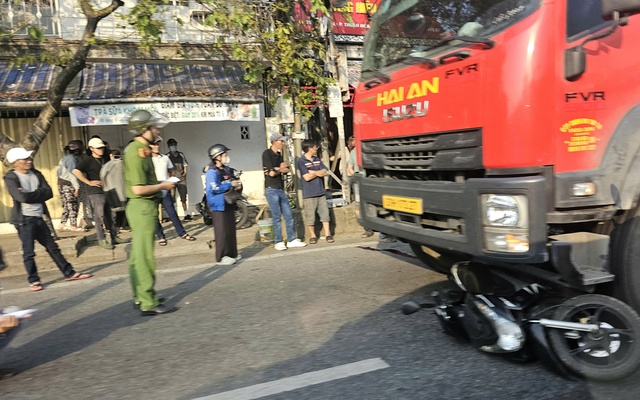 Ô tô tải va chạm xe máy trên quốc lộ ở Huế, cụ ông 80 tuổi tử vong