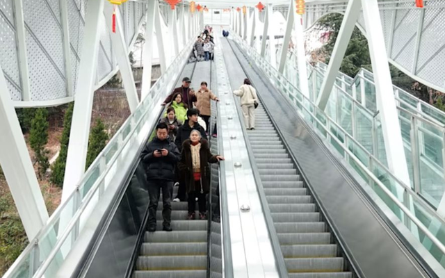 23 triệu USD, 4 năm xây dựng, dài gần 1km: Trung Quốc khiến tất cả phán phục với kỷ lục thang cuốn dài nhất thế giới