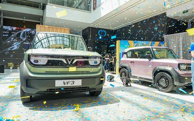 Giá xăng chạm mốc 50.000 đồng/lít, VinFast VF 3 bất ngờ 'cháy hàng' tại quốc gia láng giềng Việt Nam?