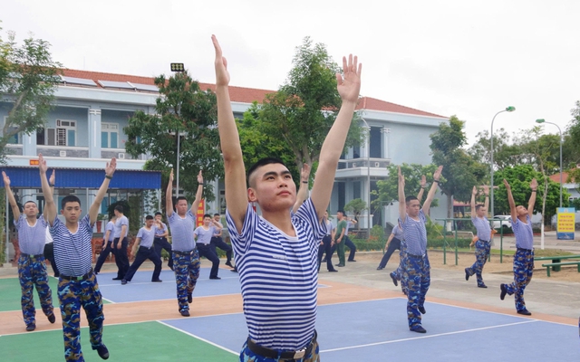 Tất cả các gia đình có con em mới đi nghĩa vụ quân sự chú ý