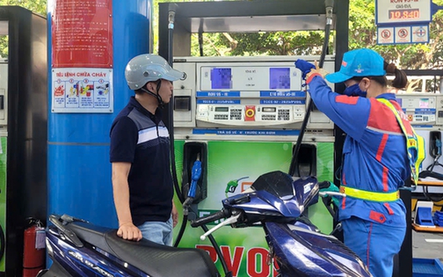 Chính phủ bổ sung 8.000 tỉ đồng cho Quỹ Bình ổn giá xăng dầu