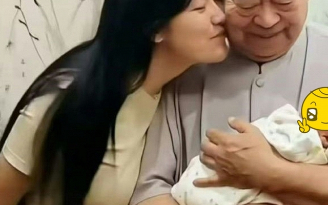 Nữ trợ lý lấy ông chủ lớn hơn 50 tuổi, sinh con trai đầu lòng, được giao toàn quyền quản lý tài sản là ai?