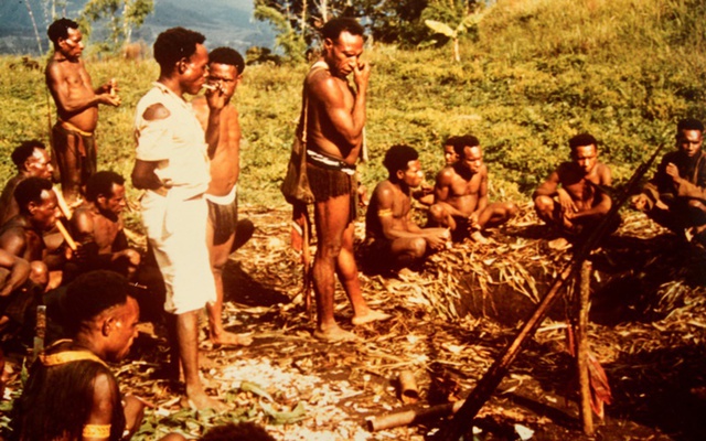 Căn bệnh “cười đến chết” tàn phá cả một bộ lạc