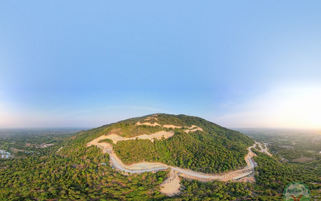 Cảnh tượng ngay lúc này tại ngọn núi cao thứ 2 Nam Bộ: Nhiều người không tin vào mắt mình