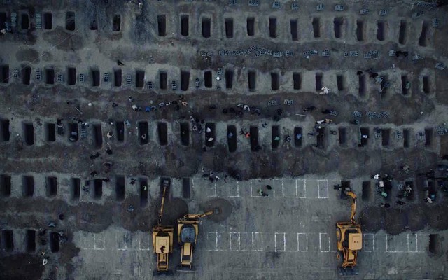 Ám ảnh hơn 160 nấm mộ sau cuộc không kích vào trường tiểu học ở Iran