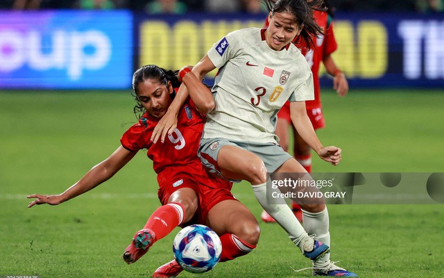 Để đội hạng 112 FIFA gây khó, tuyển Trung Quốc bị chỉ trích: "Họ đang chơi thứ bóng đá gì tệ vậy?"