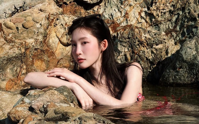 Vệ sinh lại Giếng Tiên sau khi Juky San xuống chụp ảnh áo tắm