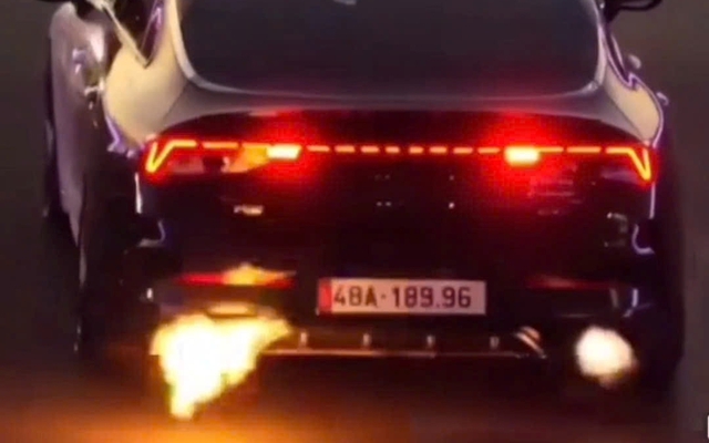 Xác minh clip ô tô nghi nẹt pô, phát tia lửa trên đại lộ Đông Tây ở Đắk Lắk