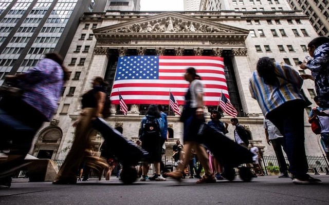 Nền kinh tế số 1 thế giới chịu áp lực chưa từng có: Lạm phát sẽ tăng gấp đôi, làn sóng đóng băng tuyển dụng bóp nghẹt gần 170 triệu lao động