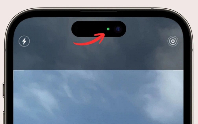 Dấu chấm xanh trên iPhone bị vô hiệu hóa, hàng triệu người đối mặt nguy cơ bị quay lén