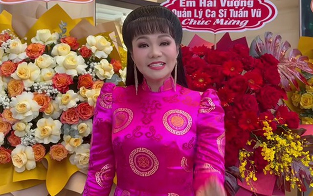 Nữ NSƯT miền Nam vừa từ Mỹ về nước đã bay ra Hà Nội làm một việc quan trọng