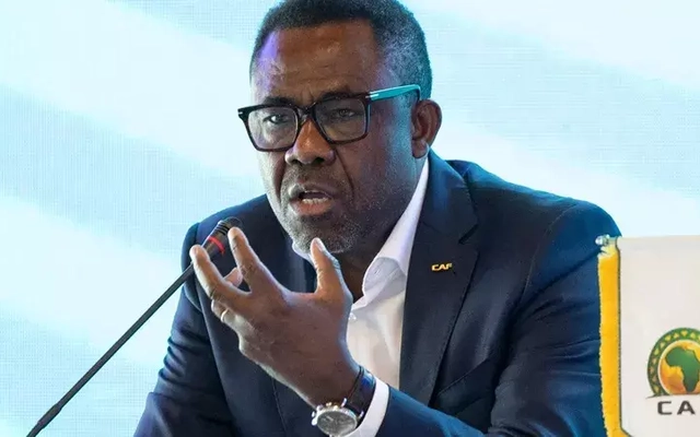 Tổng thư ký Liên đoàn bóng đá châu Phi Mosengo-Omba từ chức