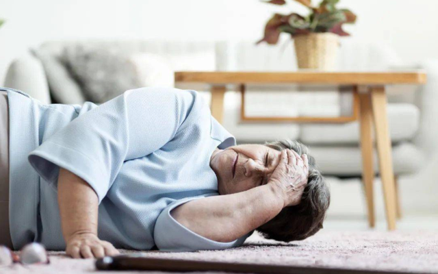 Vợ chồng U65 có lương hưu không nhỏ vẫn làm việc quần quật để tiết kiệm, dưỡng già, đến lúc ngã bệnh mới bật khóc: Tôi hối hận rồi!