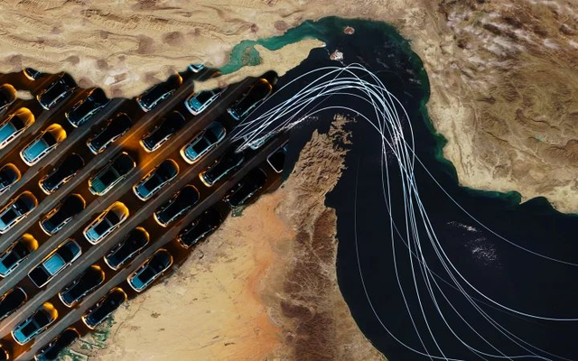 Cứ ngỡ xe điện sẽ “cứu thế giới” trước cảnh giá xăng tăng, ai ngờ giờ nó cũng kẹt ở eo biển Hormuz luôn rồi