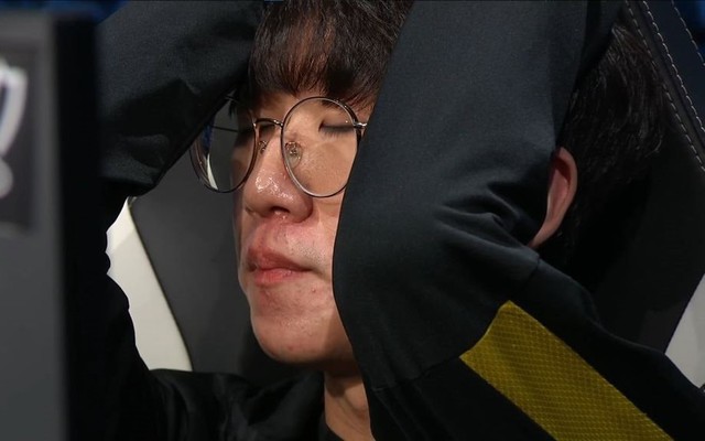 Người đàn ông SN 1998 bị điều tra khẩn, phát hiện dòng tiền bất thường hơn 170 tỷ đồng, có liên quan nhiều giao dịch cổ phiếu: Nhiều bên đồng loạt vào cuộc