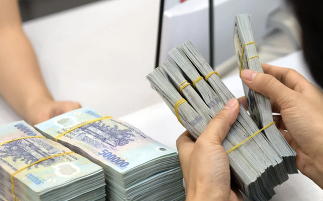 Cuộc đua lãi suất tiết kiệm chưa hạ nhiệt, lãi suất chạm mốc 10%